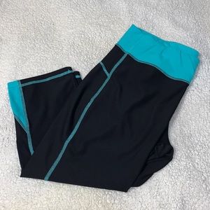 Xersion fitted capri leggings - XL